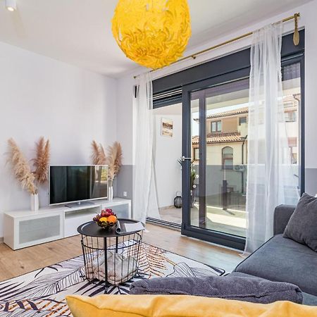 Apartment M****, New City Apartment + Parking Πούλα Εξωτερικό φωτογραφία