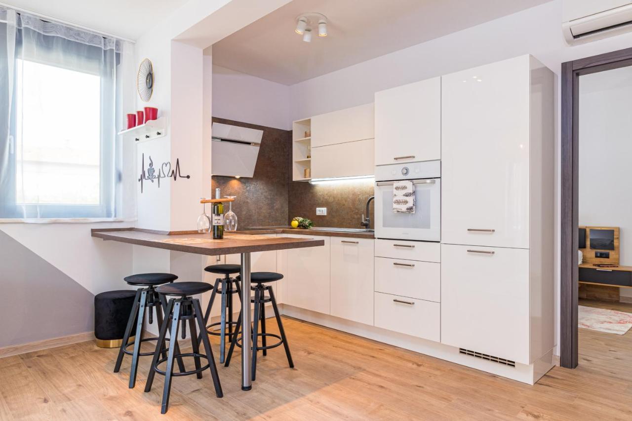 Apartment M****, New City Apartment + Parking Πούλα Εξωτερικό φωτογραφία