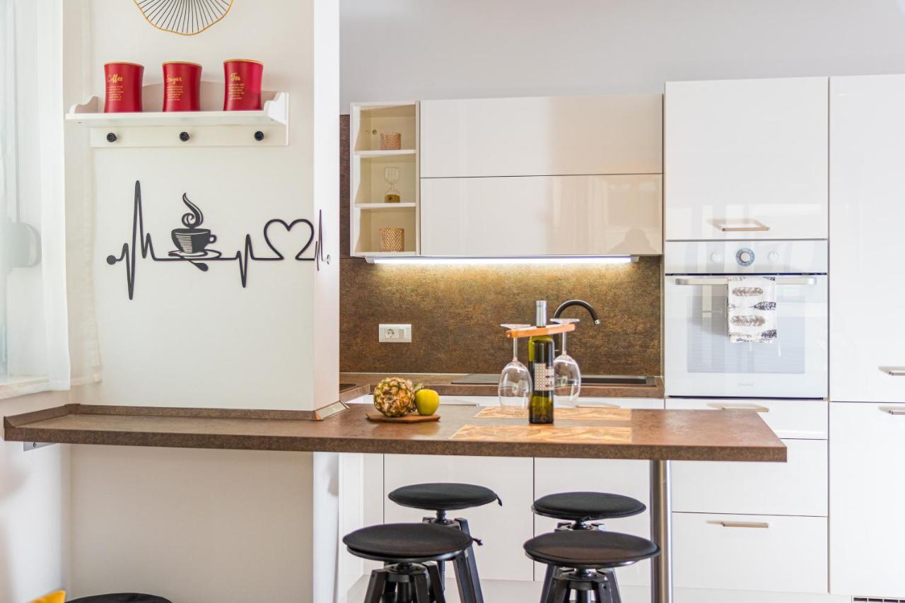 Apartment M****, New City Apartment + Parking Πούλα Εξωτερικό φωτογραφία