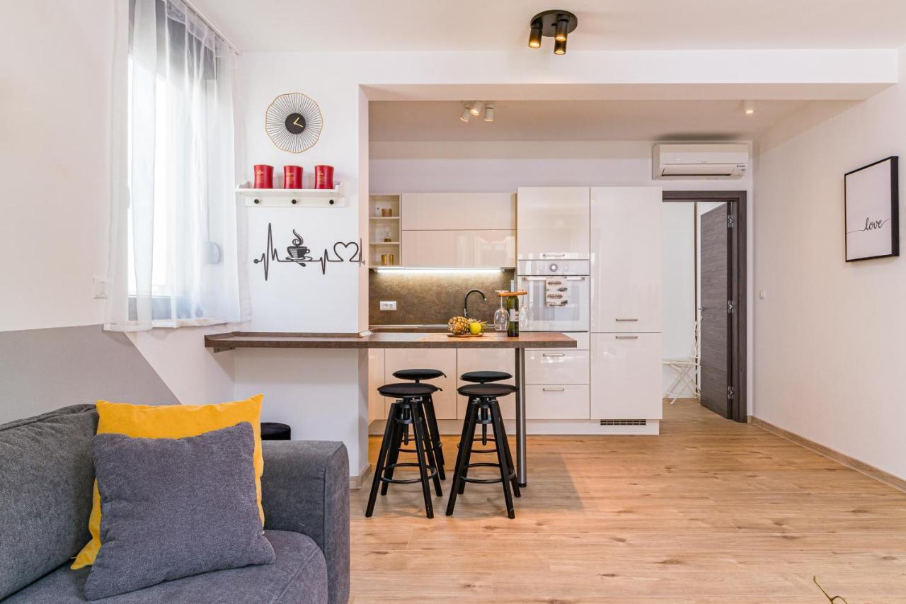 Apartment M****, New City Apartment + Parking Πούλα Εξωτερικό φωτογραφία