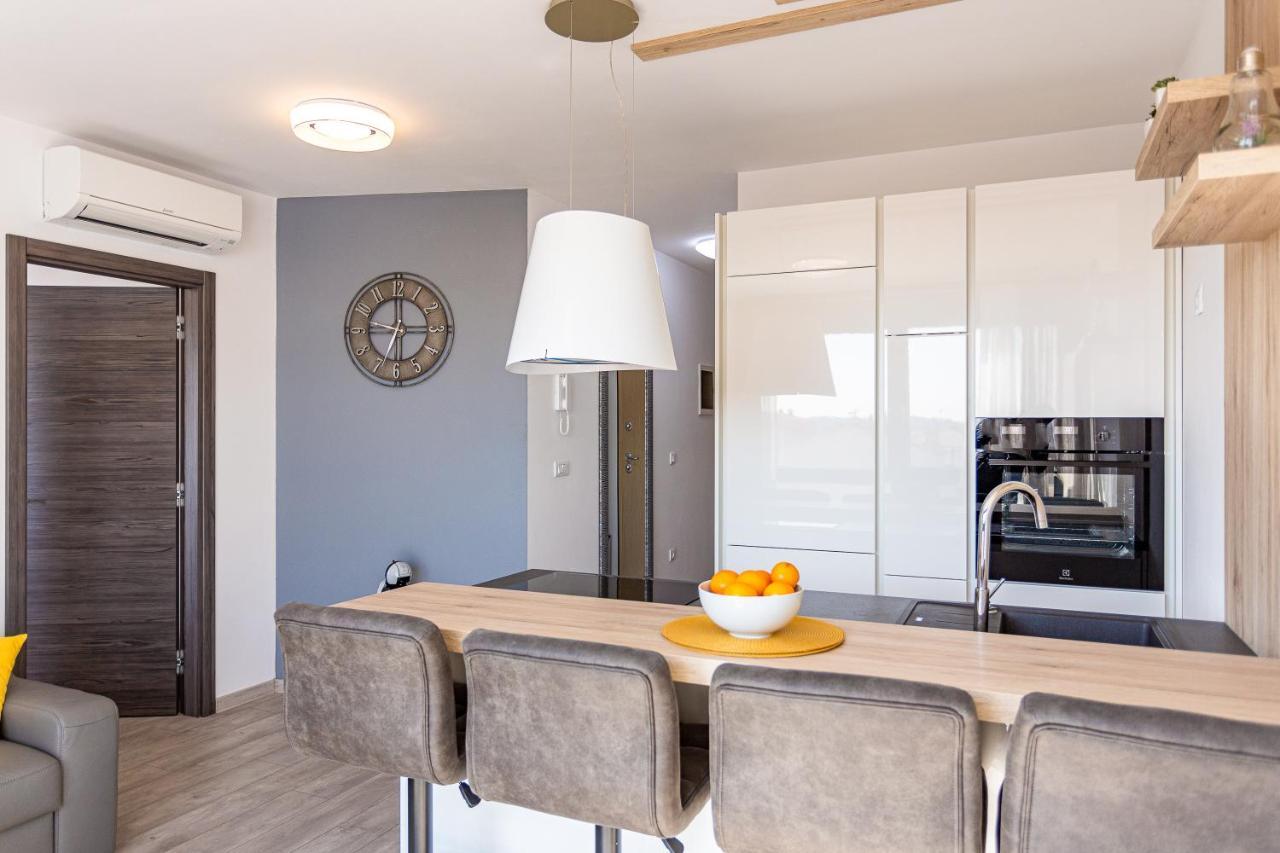 Apartment M****, New City Apartment + Parking Πούλα Εξωτερικό φωτογραφία